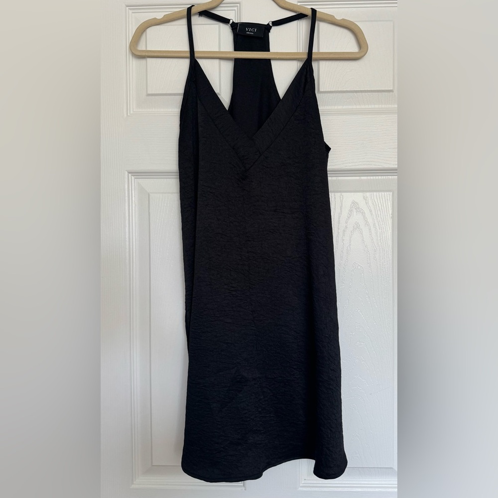 Vici Black Sleeveless V-Neck Dress